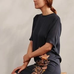 Hete verkoop 🌟 ESSENZA Caro Imogen Nachthemd Korte Mouw Nightblue - XL 😀 -Pyjama-s-dames Winkel 550x733 3