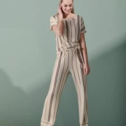 Uitgang โญ ESSENZA Ellen Meryl Top Korte Mouw Vanilla - L ๐ฅฐ 10 Uitgang โญ ESSENZA Ellen Meryl Top Korte Mouw Vanilla - L ๐ฅฐ -Pyjama-s-dames Winkel 550x733 53