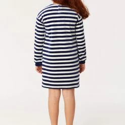 Korting 😉 Woody Slaapkleed Velours Meisjes/dames - Donkerblauw-wit Gestreept - Schaap - 222-1-NIL-V/928 - Maat S 👏 16 Korting 😉 Woody Slaapkleed Velours Meisjes/dames - Donkerblauw-wit Gestreept - Schaap - 222-1-NIL-V/928 - Maat S 👏 -Pyjama-s-dames Winkel 550x776 3