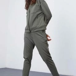 Flash-uitverkoop 😍 La Pèra Donker Groen Vrijetijdspak Huispak Met Rits Dames - Maat XXL 💯 -Pyjama-s-dames Winkel 550x825 237