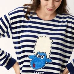 Korting 😉 Woody Slaapkleed Velours Meisjes/dames - Donkerblauw-wit Gestreept - Schaap - 222-1-NIL-V/928 - Maat S 👏 14 Korting 😉 Woody Slaapkleed Velours Meisjes/dames - Donkerblauw-wit Gestreept - Schaap - 222-1-NIL-V/928 - Maat S 👏 -Pyjama-s-dames Winkel 550x825 243
