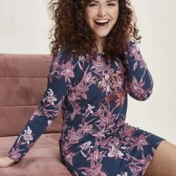 Goedkoop ⌛ Charlie Choe - Big 👕 Shirt - Dreams - Dames - F41111 -Blauw Met Bloemen - Maat XL ✨ -Pyjama-s-dames Winkel 550x825 271