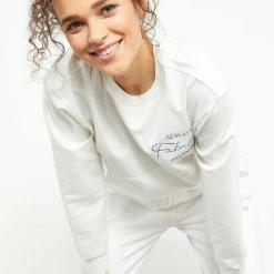 Beste Pirce π― La Pèra Wit Vrijetijdspak Dames - Maat M π 17 Beste Pirce π― La Pèra Wit Vrijetijdspak Dames - Maat M π -Pyjama-s-dames Winkel 550x833